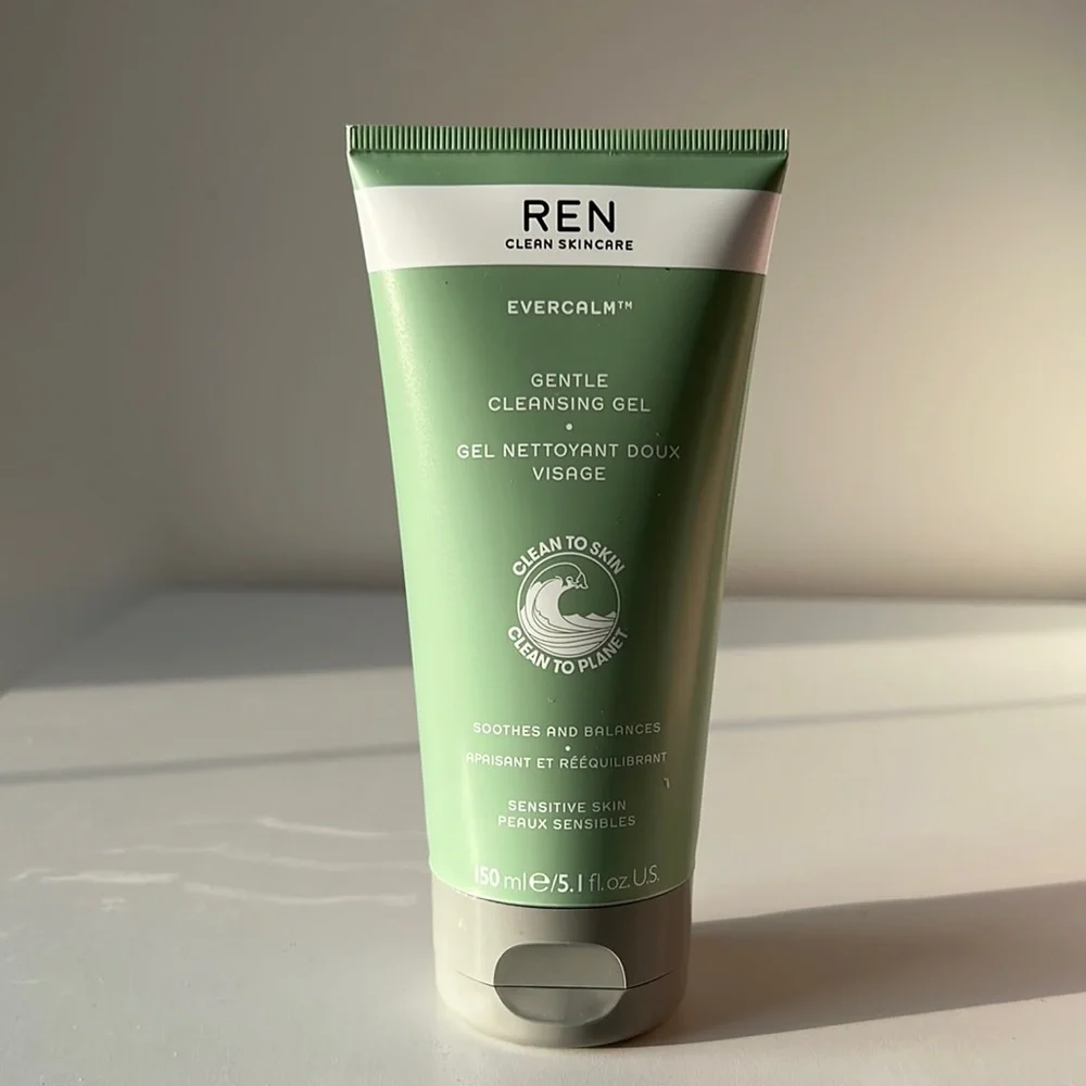 REN Evercalm Gentle Cleansing Gel - Picture 4 of 4
